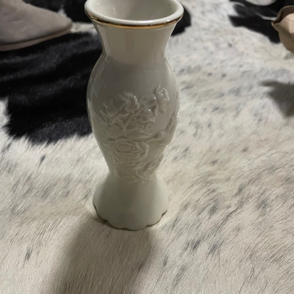 Lenox Bud Vase Ivory Cream Porcelain‎ Embossed Rose Floral Gold Trim Handcrafted